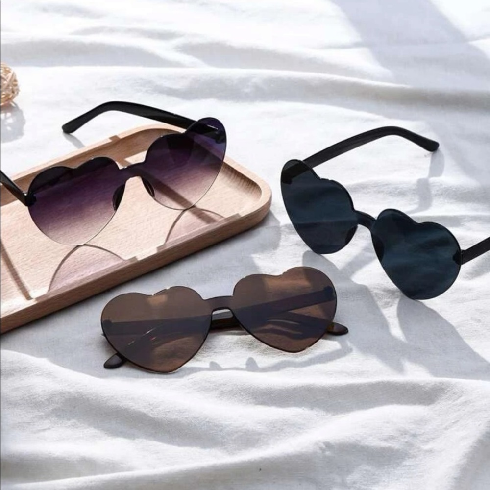 🔹ＳＯＬＤ🔹•heart sunglasses• - Picture 4 of 6